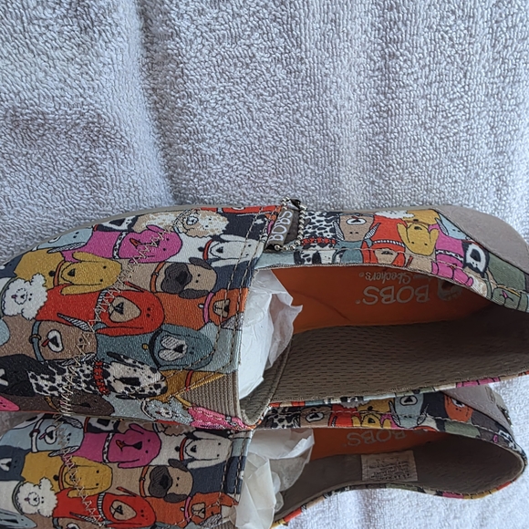BOBS from Skechers Multicolor Dog Patterned Flats Sz 6.5 - Picture 3 of 7